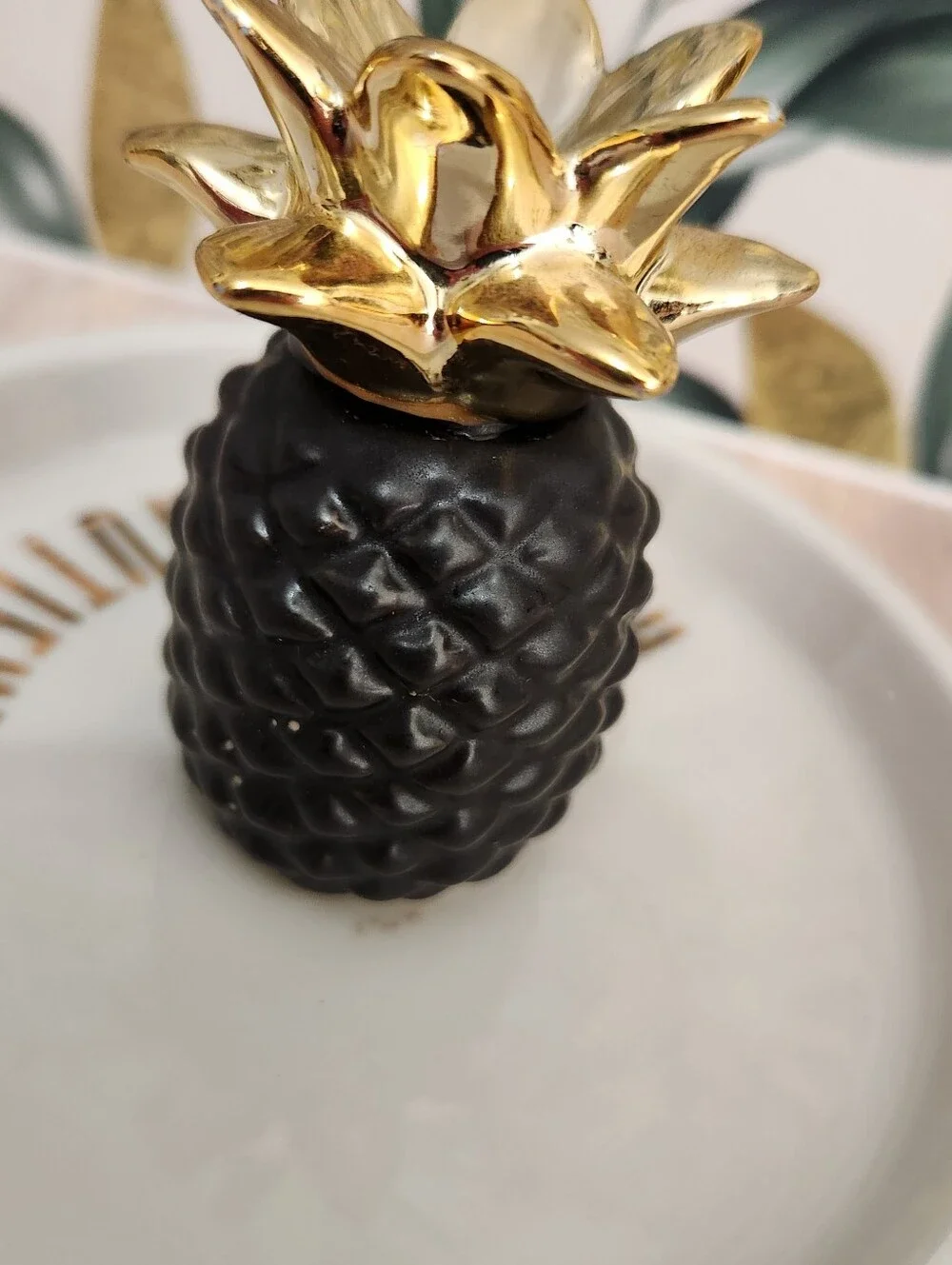La Casa Bella Black & Gold Pineapple 